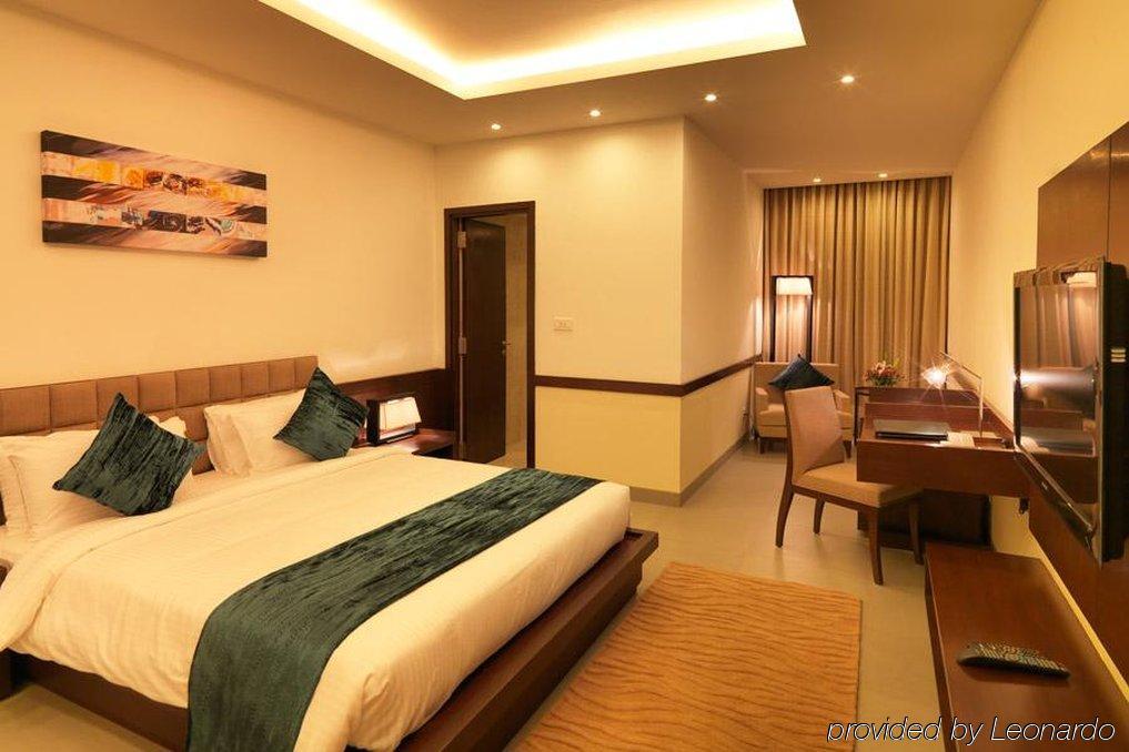 24 Tech Hotel Bangalore Exterior foto